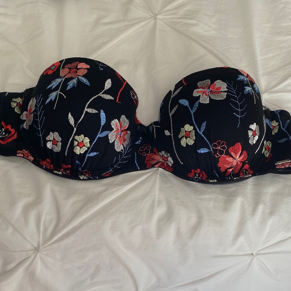 La vie en Rose Strapless Push-up Bra 38D, Black with Floral Embroidery